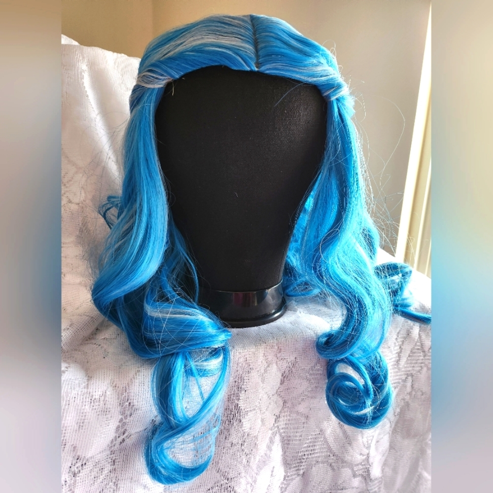 Woman's and girls wig.